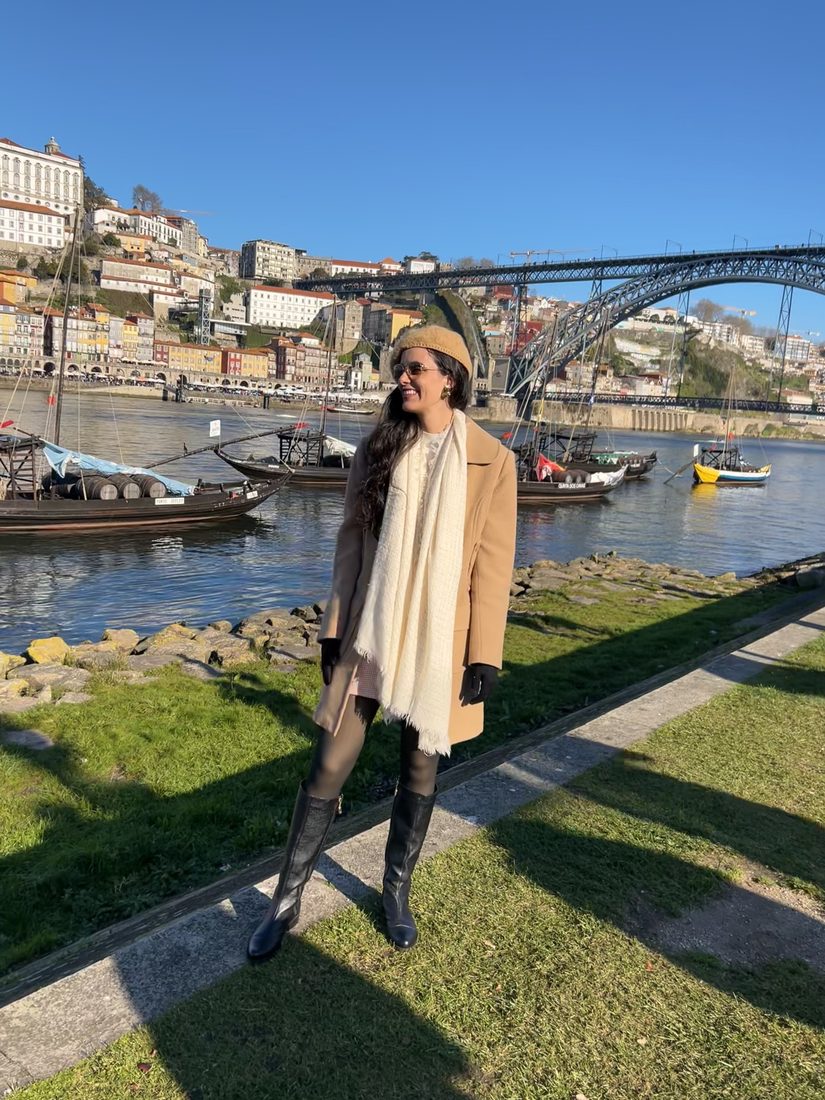 Maria Luísa na Ribeira do Porto, com a Ponte Luís I